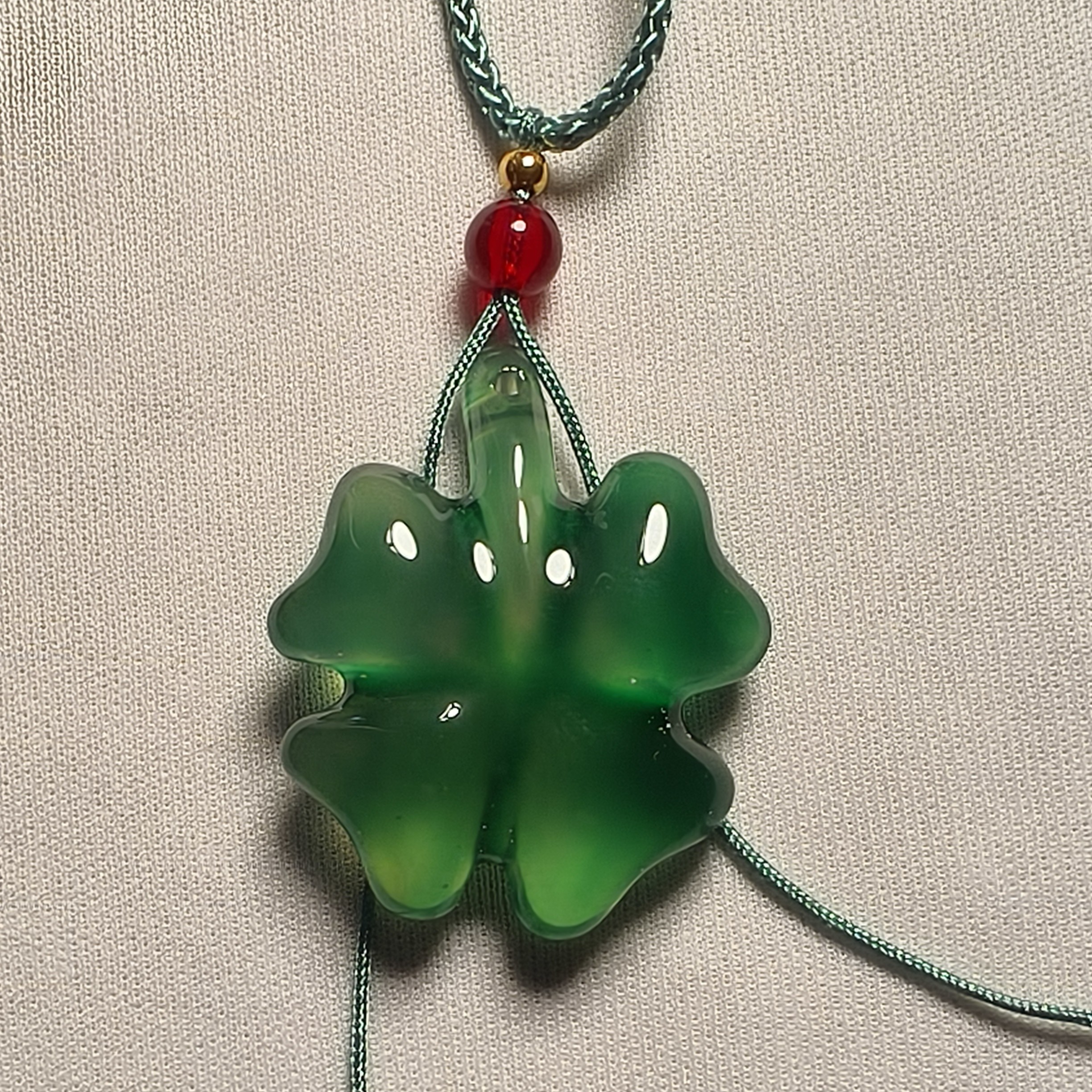 非金属皮质吊坠 青鱼石 四叶草一个 挂绳红黑棕绿蓝可选