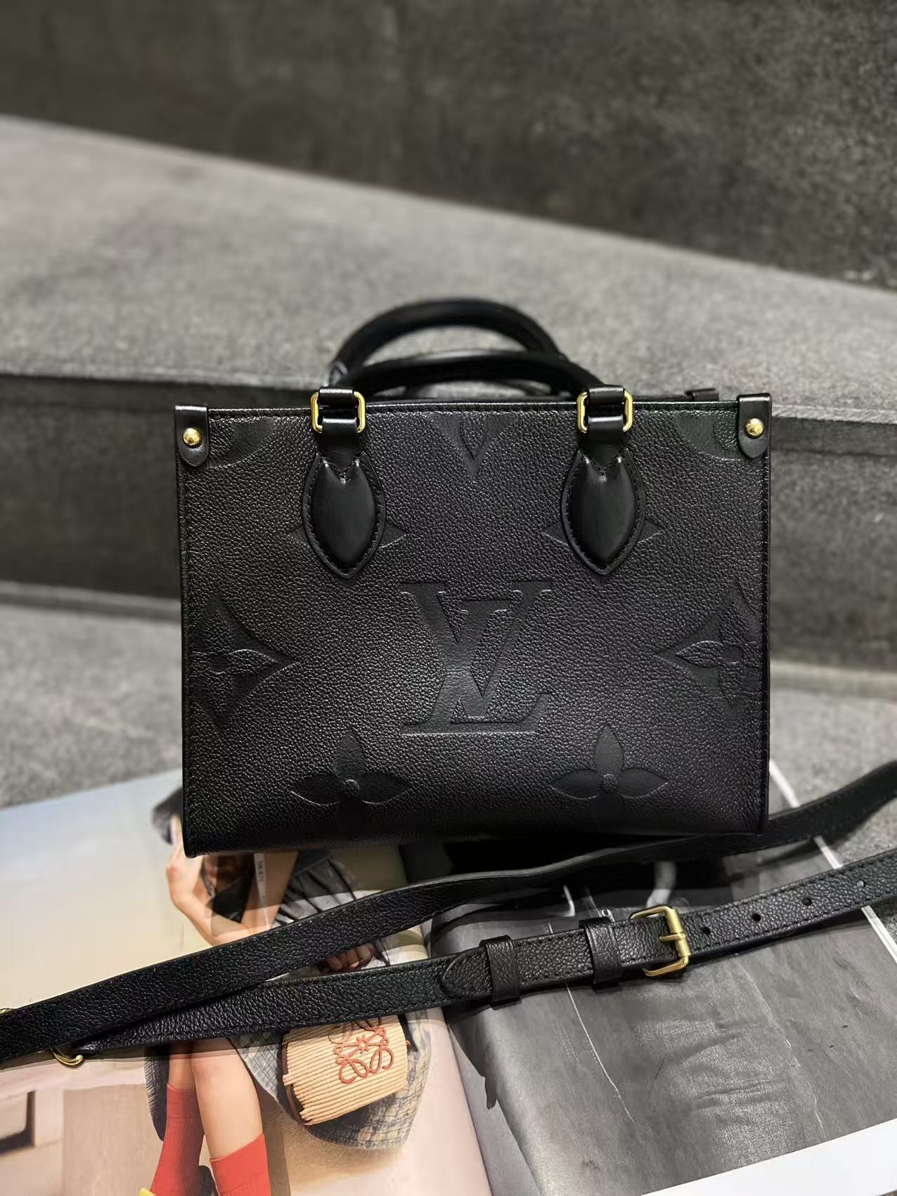 95新 LouisVuitton/路易威登 onthego黑色托特压纹手提包A1264