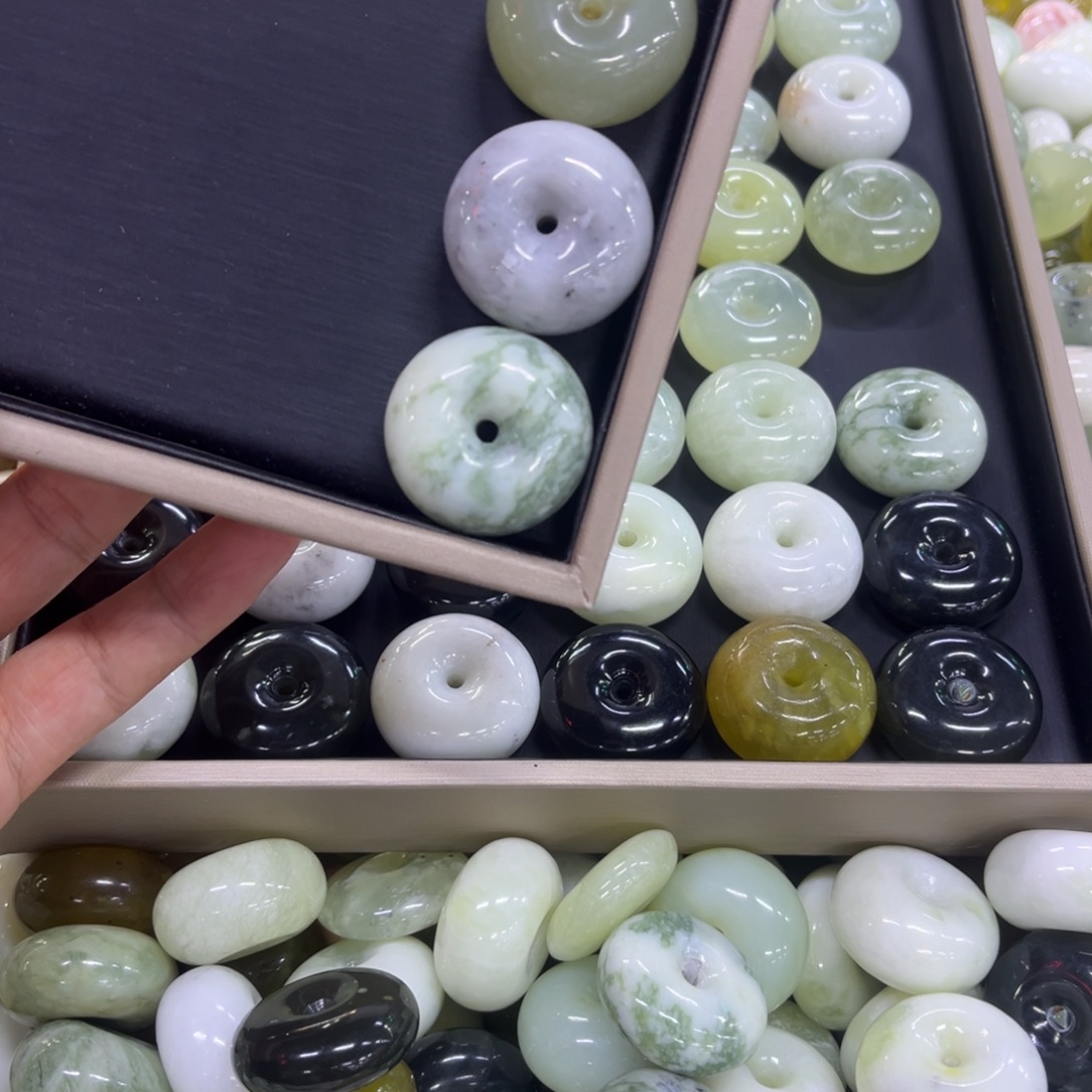 蛇纹石玉合金颈饰