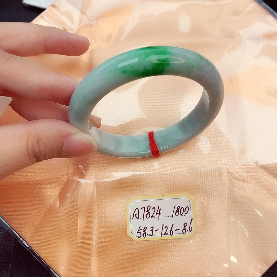 翡翠未镶嵌手镯缅甸翡翠