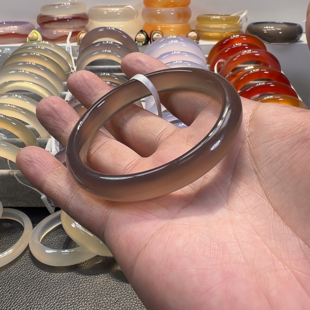 欣***姐玛瑙/玉髓未镶嵌手镯