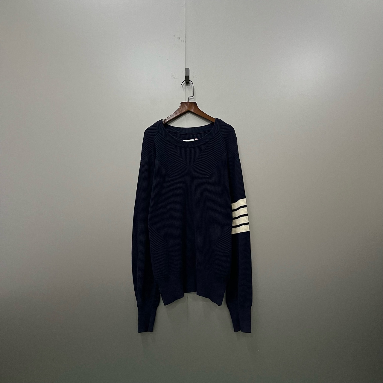 95新 THOMBROWNE  藏青色条纹针织衫 si501018
