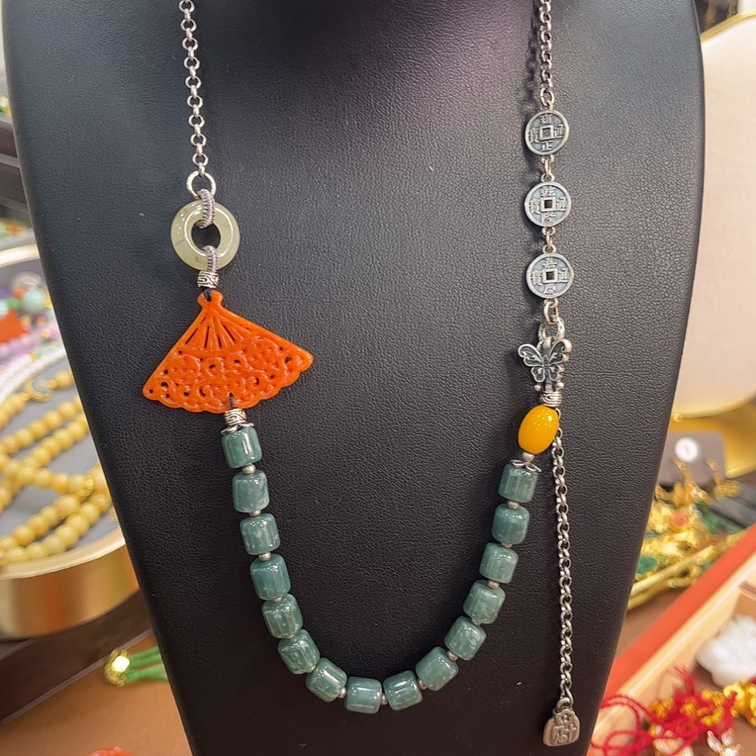 翡翠未镶嵌颈饰炸