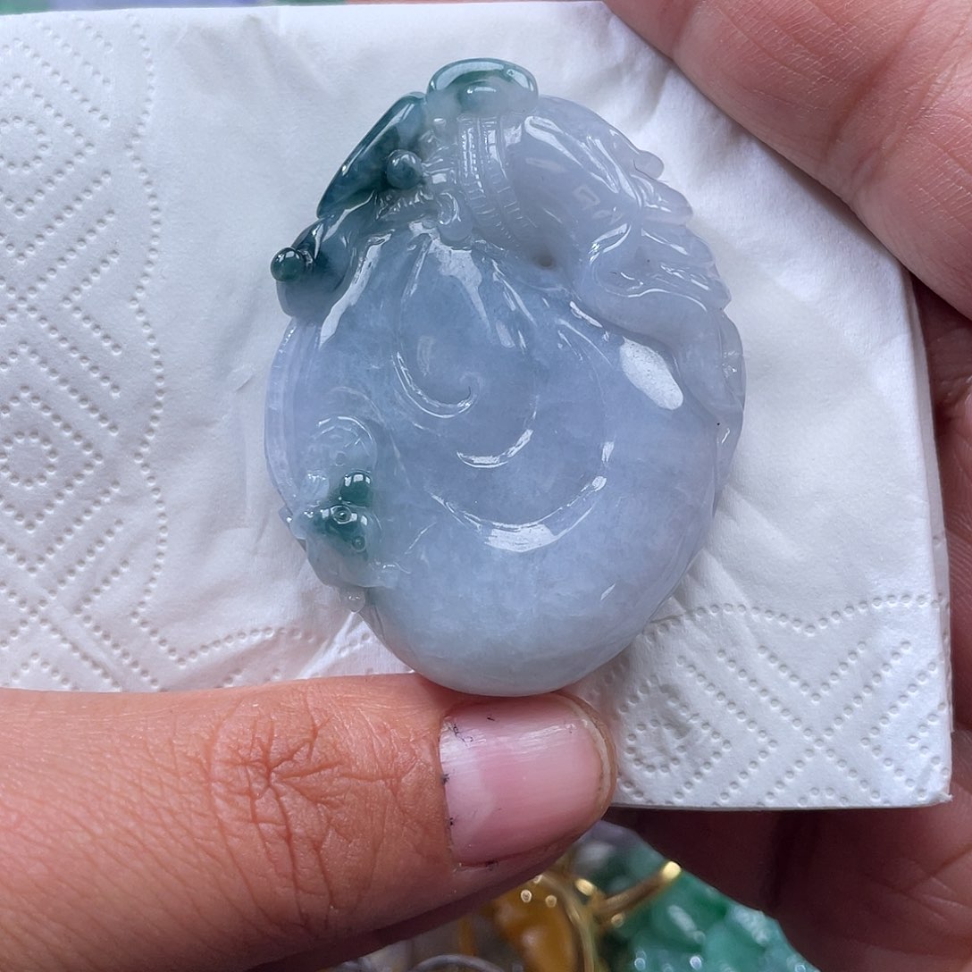 颈饰未镶嵌翡翠?****