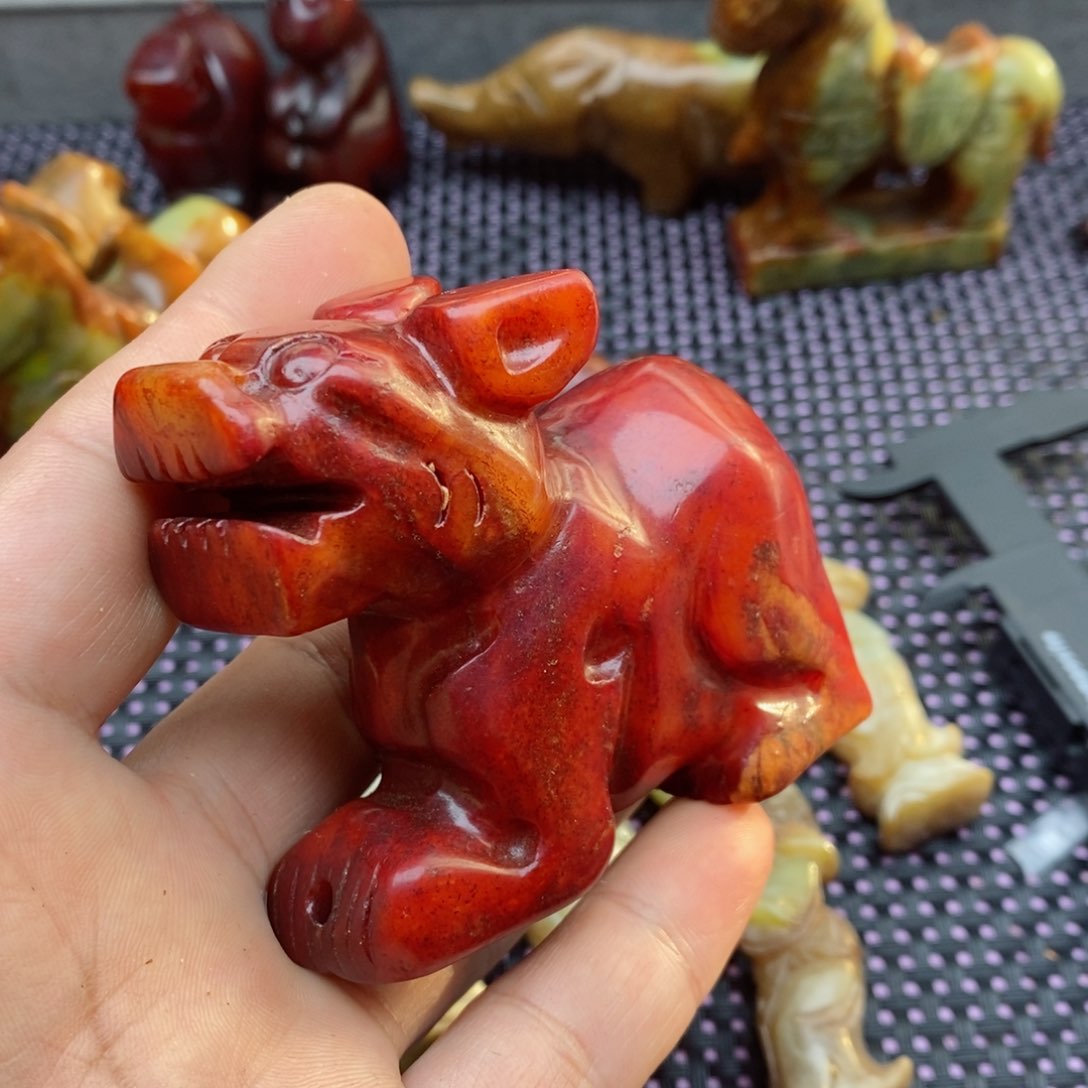 蛇纹石玉颈饰未镶嵌