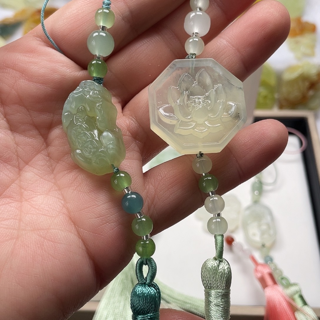 蛇纹石玉未镶嵌颈饰