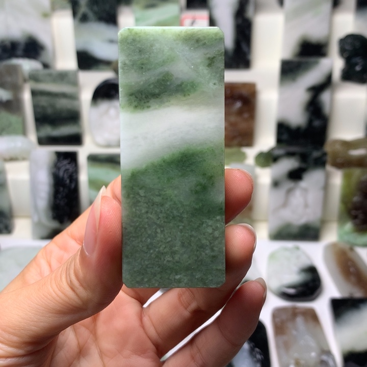 独山玉未镶嵌颈饰