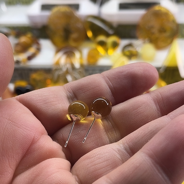 琥珀未镶嵌裸石耳钉