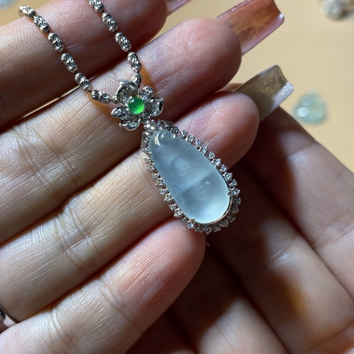 定制翡翠18K金镶嵌豆子