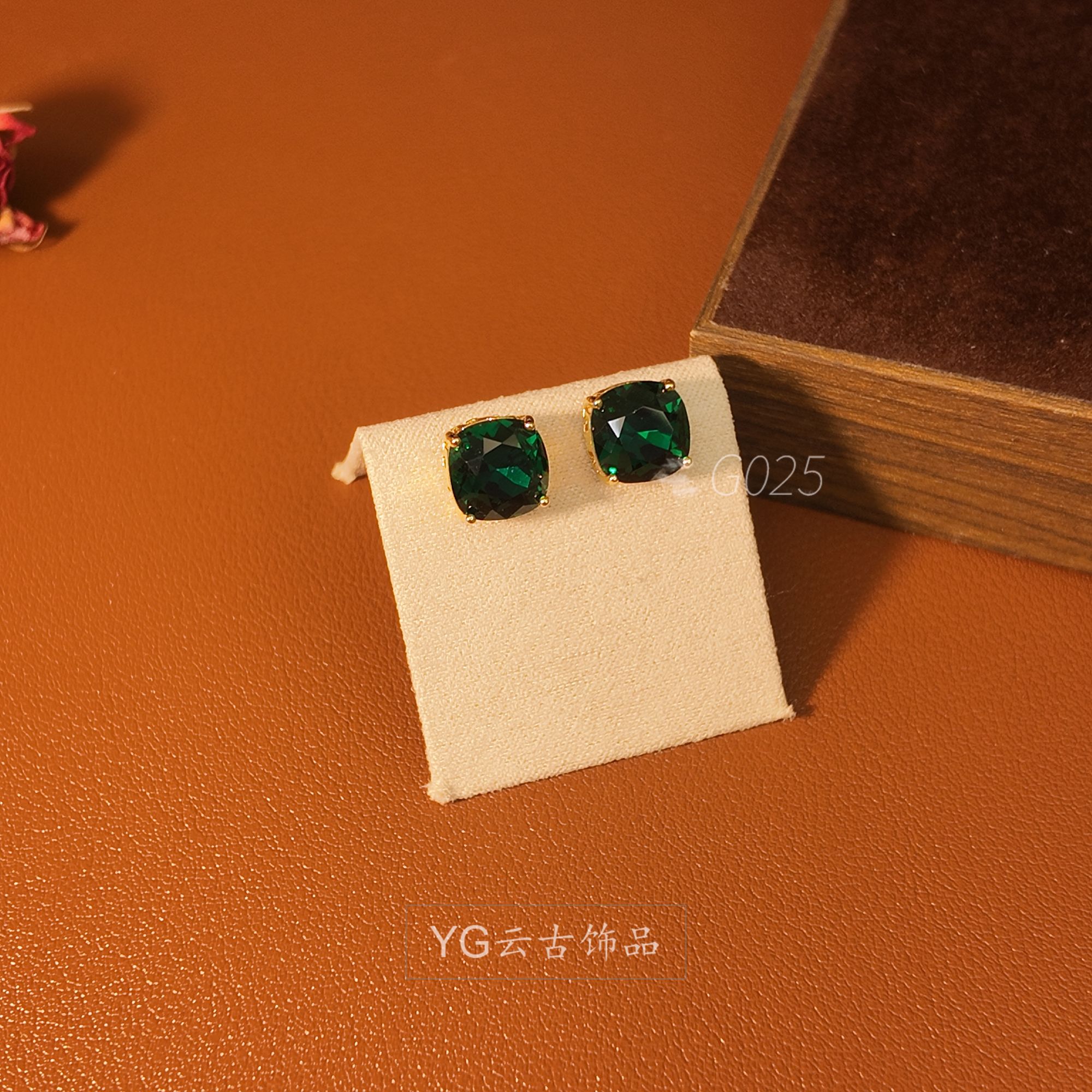 铜合金合成锆石耳饰 G025【糖果夹心】气质墨绿色耳钉