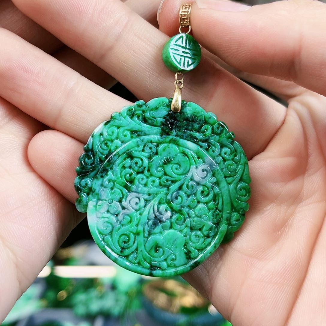 翡翠颈饰18K金镶嵌吊坠