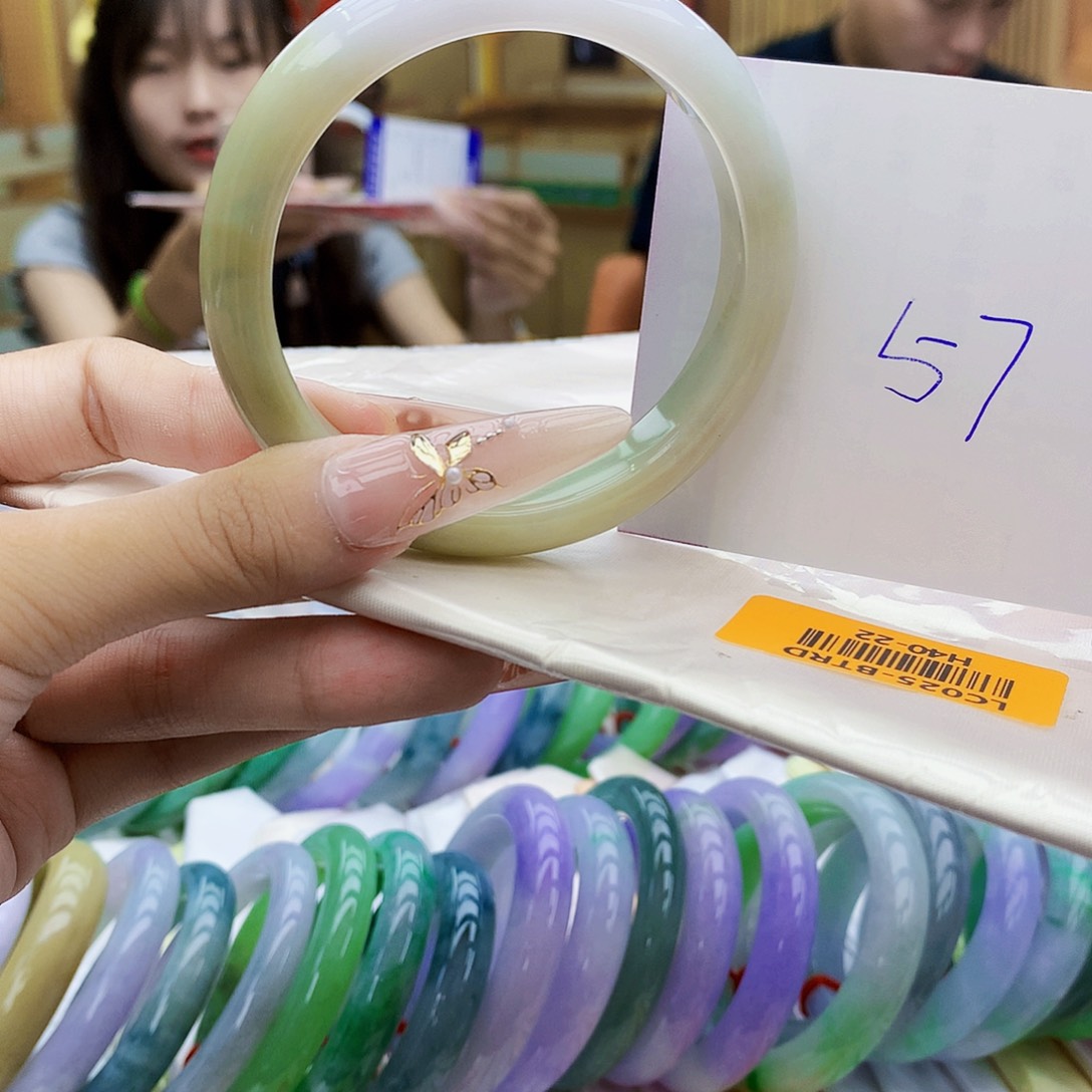 翡翠手镯未镶嵌hhhjjjjj