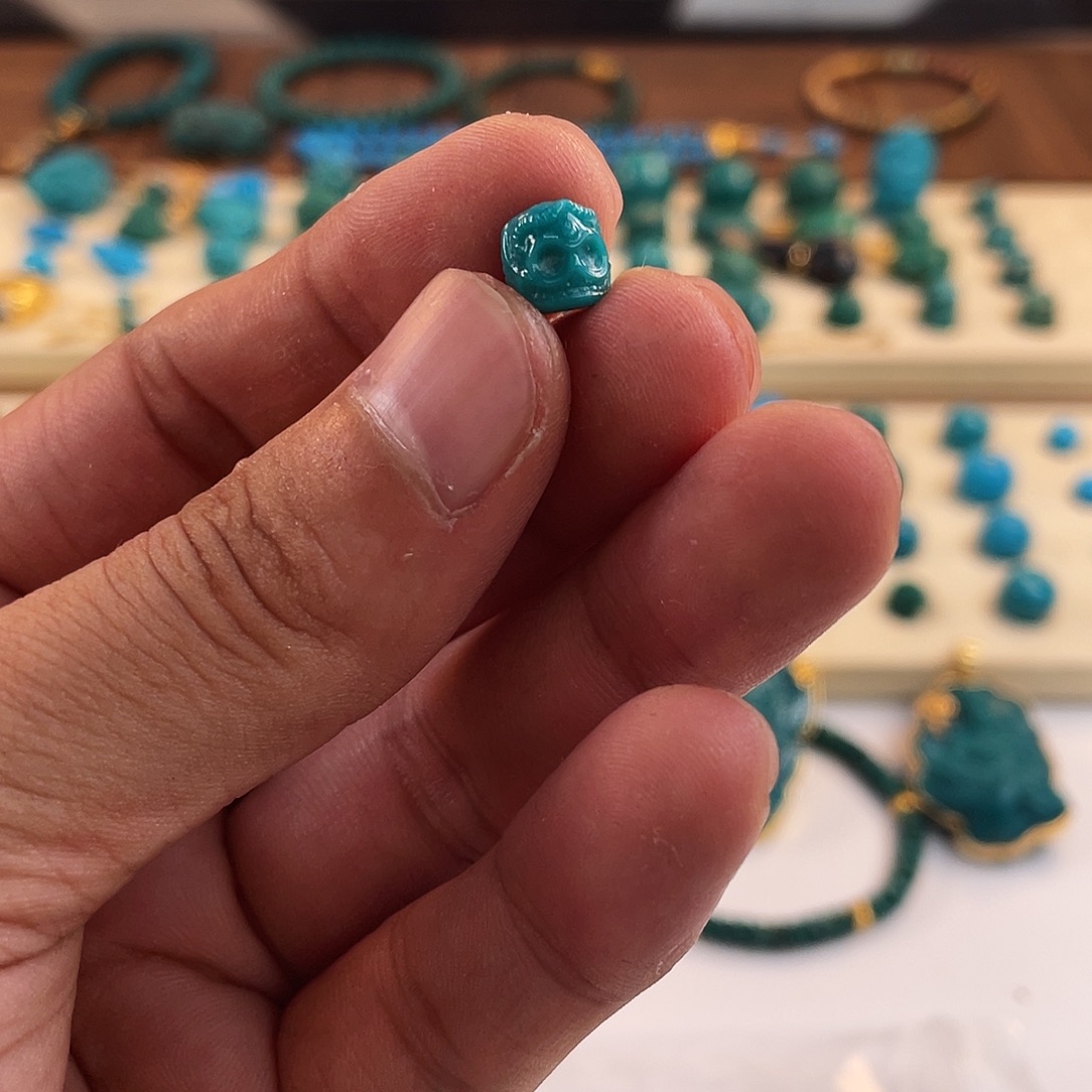 绿松石未镶嵌颈饰