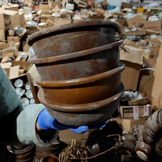 摆件盘子碗茶壶啥都有