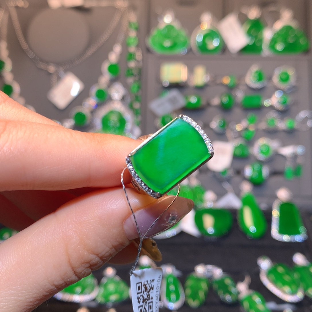 翡翠颈饰银S925镶嵌马鞍