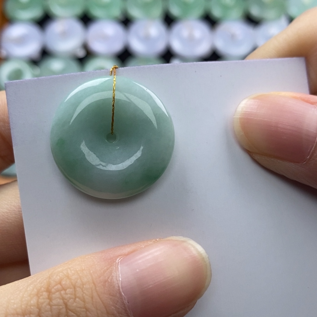 翡翠未镶嵌颈饰平安扣