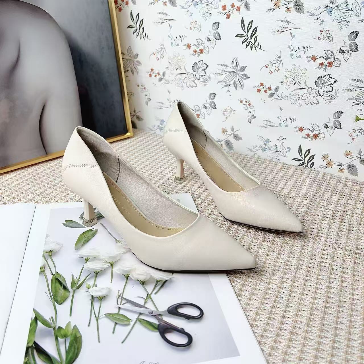 3036   新款时尚气质细跟尖头百搭单鞋