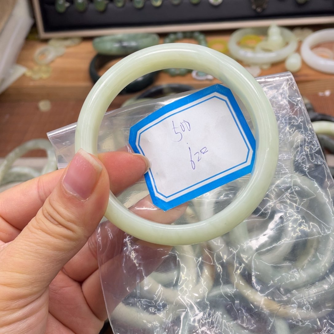 蛇纹石玉未镶嵌手镯