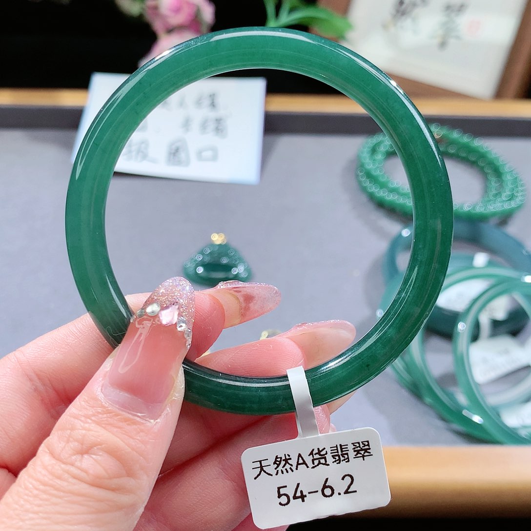 翡翠手镯（圆镯）未镶嵌