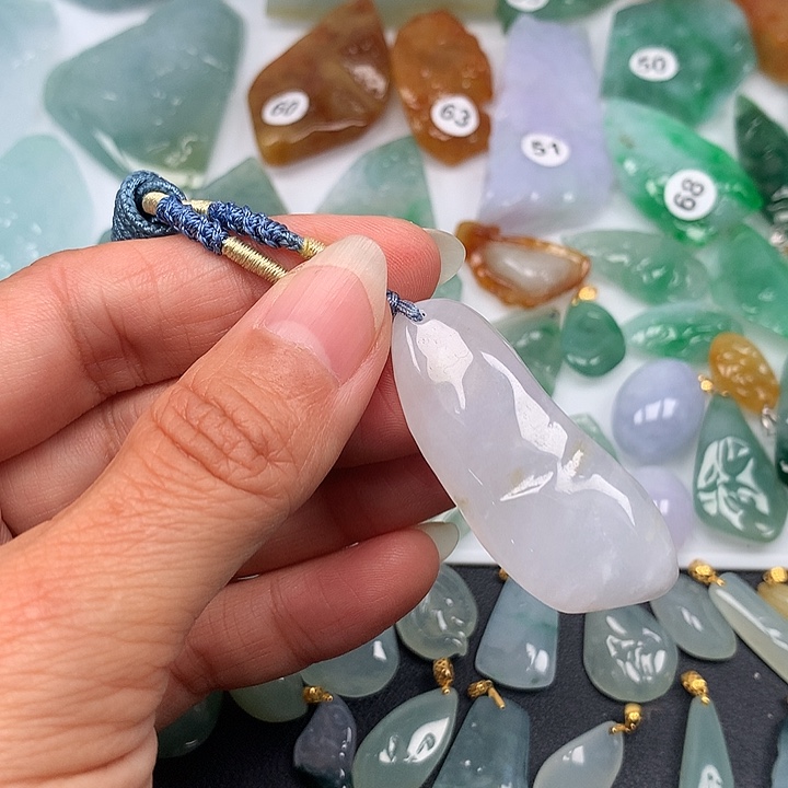 翡翠未镶嵌颈饰随型