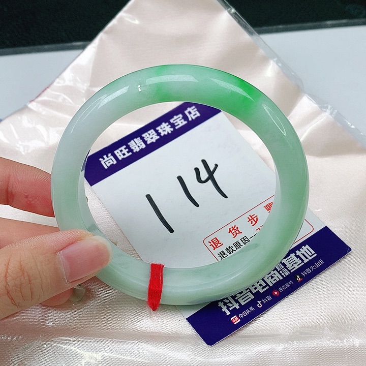 翡翠手镯未镶嵌翡翠12
