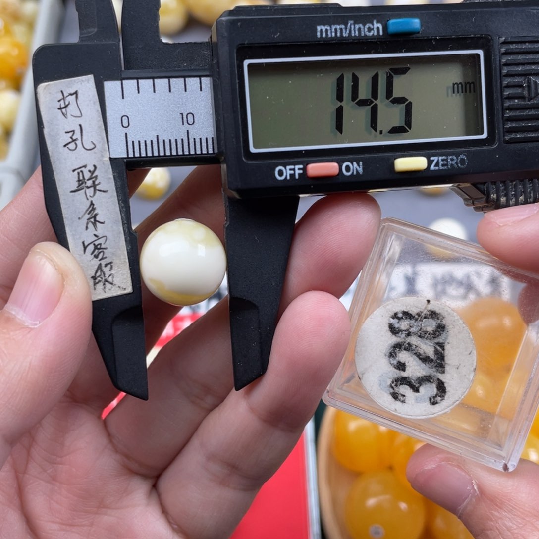 蜜蜡珠宝奇石未镶嵌