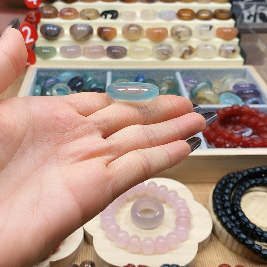 雯***文玛瑙/玉髓未镶嵌戒指