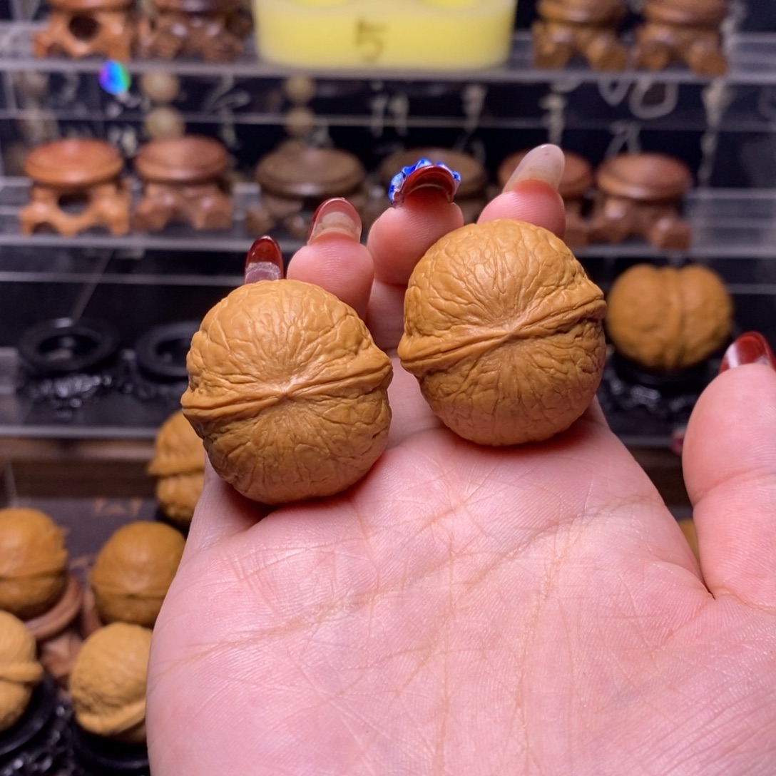 鸭***鱼文玩核桃把件Z60云边皮皮球33+