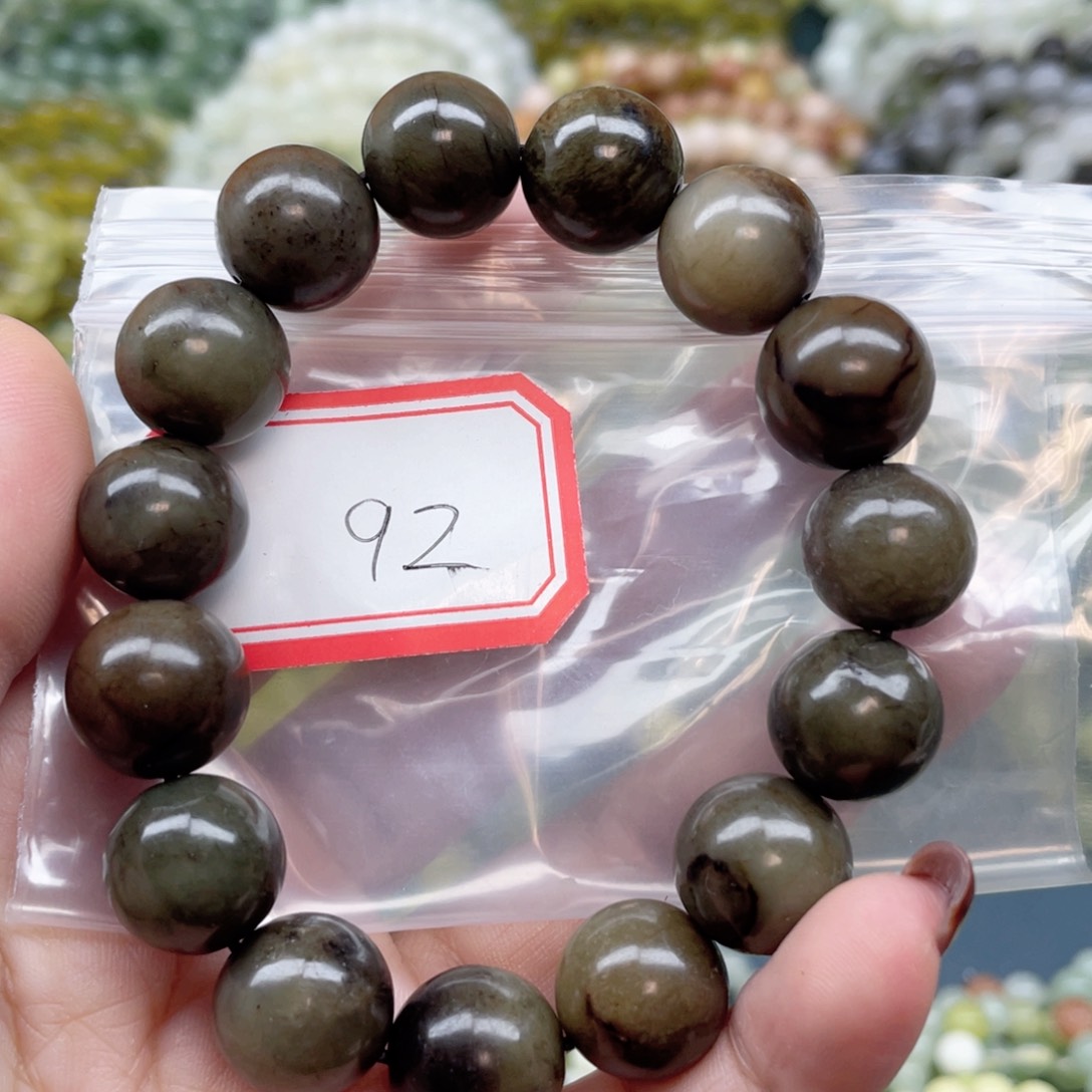 未镶嵌蛇纹石玉手串林