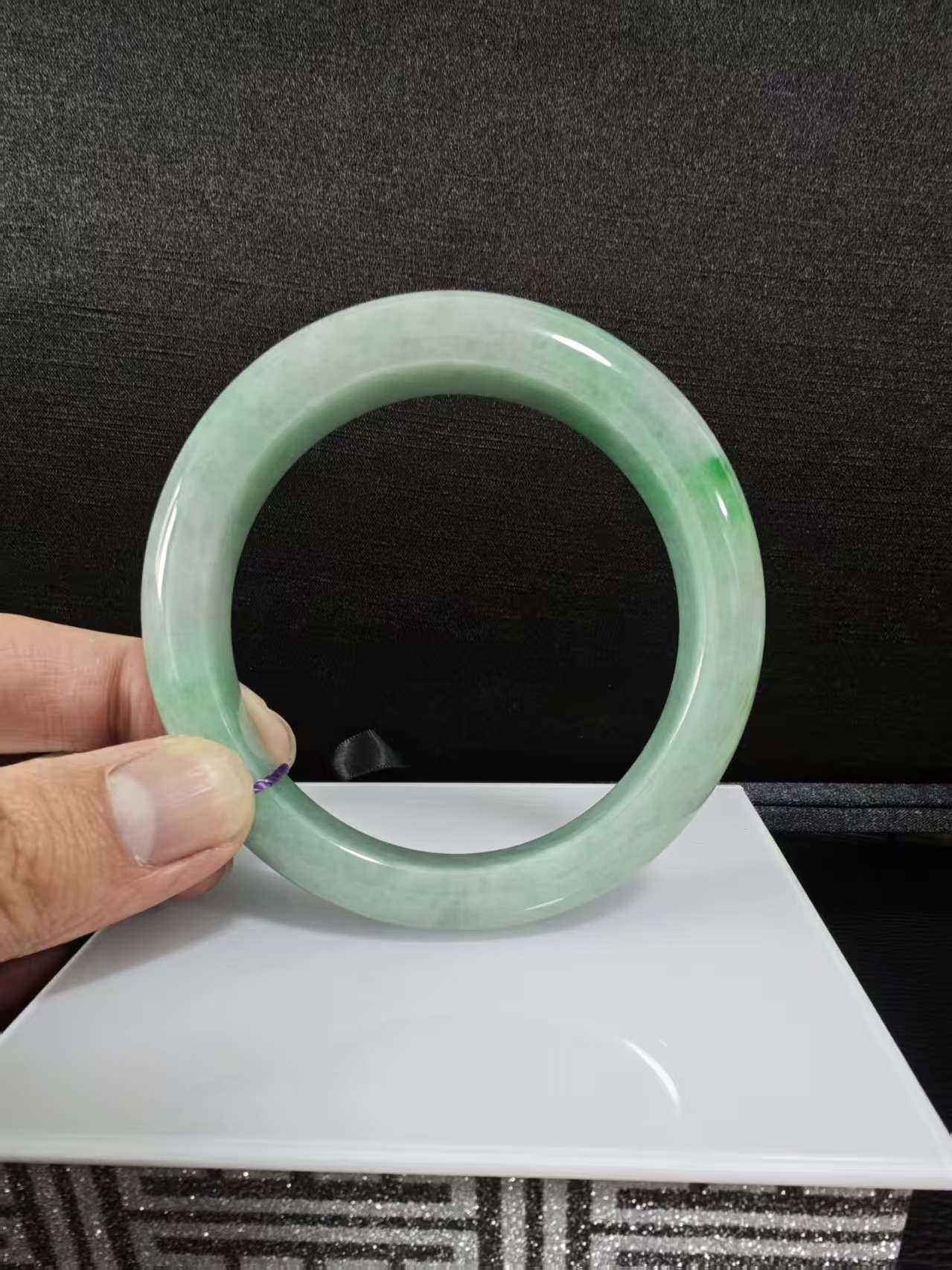 缅甸天然A货翡翠手镯 果绿色飘一抹阳绿特色镯58-60