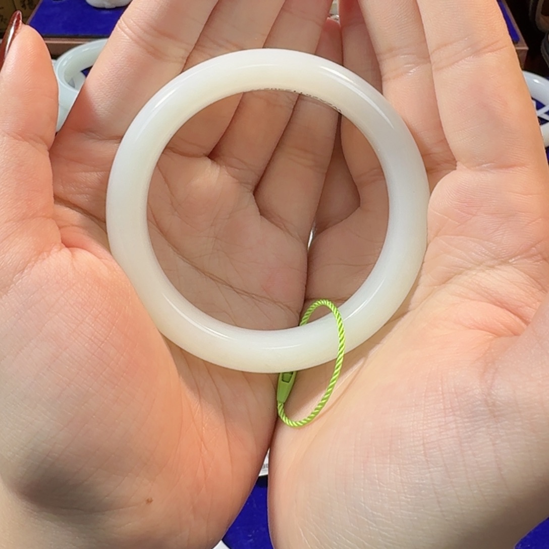 W***Y和田玉未镶嵌手镯