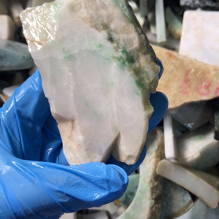 翡翠颈饰未镶嵌天然翡翠