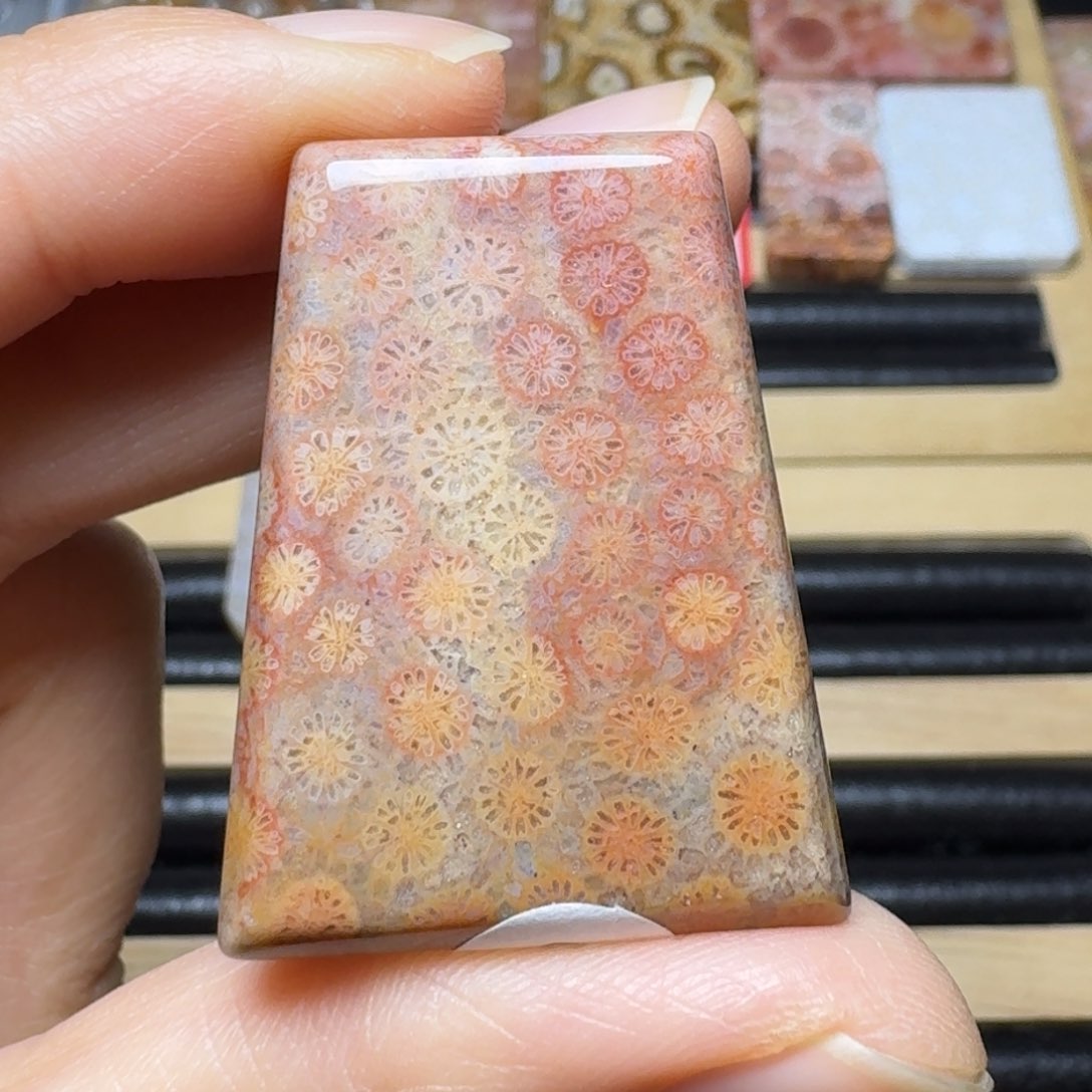 硅化玉红彩小花未镶嵌