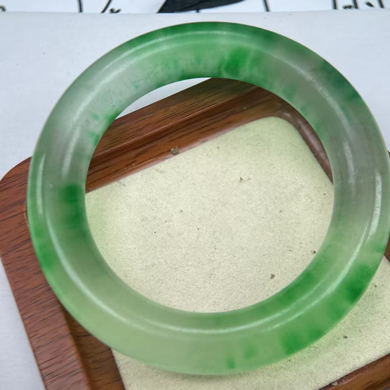 A47  飘花绿圆条手镯时尚百搭女款多样发货其一