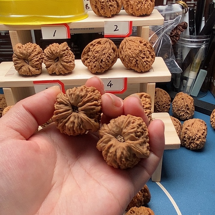 文玩核桃吊坠南疆