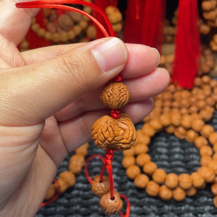 木质类龙纹桃枭挂件