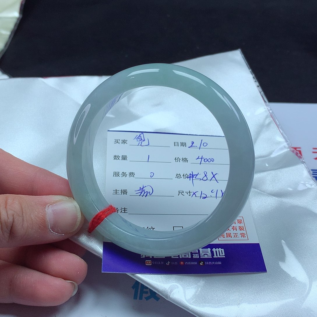 翡翠手镯未镶嵌兜****?58正圈