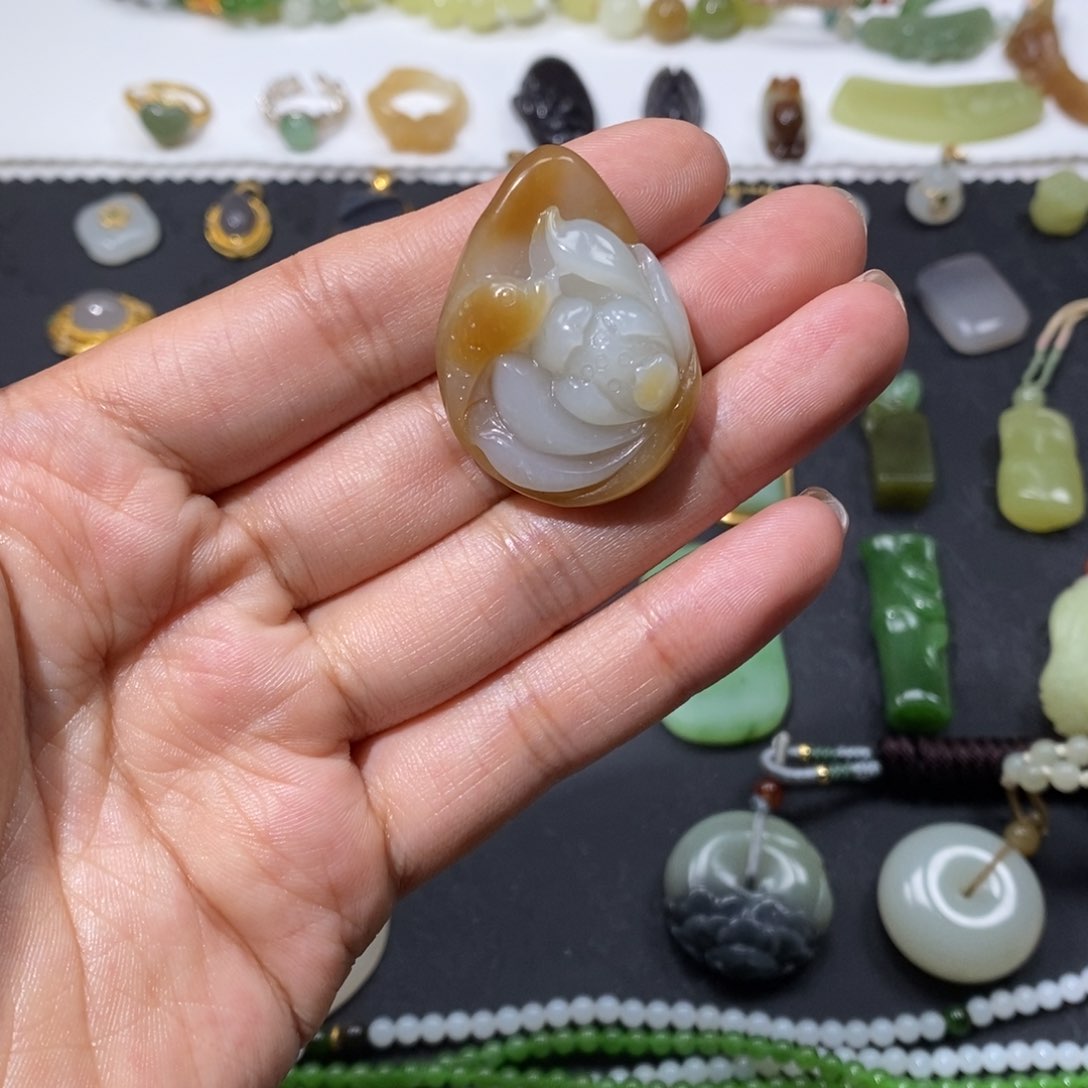 和田玉未镶嵌颈饰