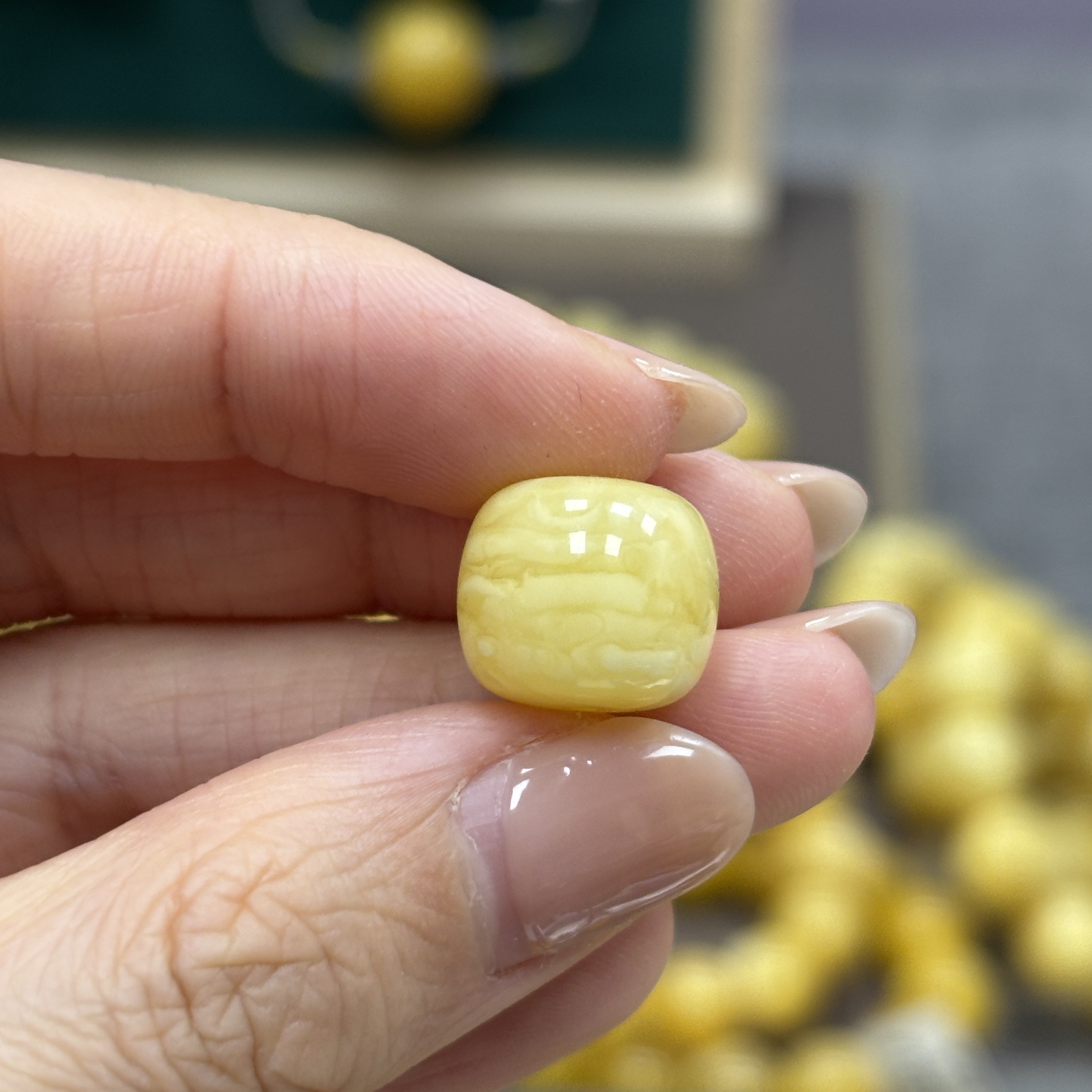 13.0*11.3mm 小妖珠宝天然原矿琥珀蜜蜡