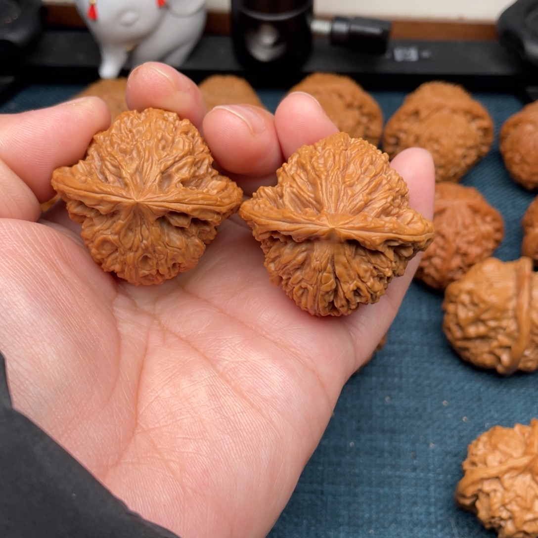 N***h文玩核桃把件全品三角疆43