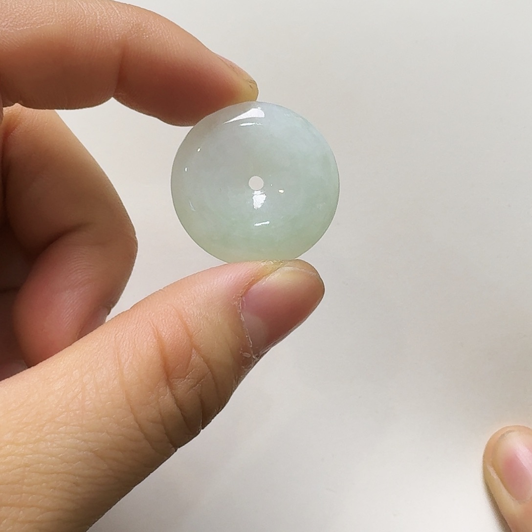 翡翠颈饰未镶嵌平安扣