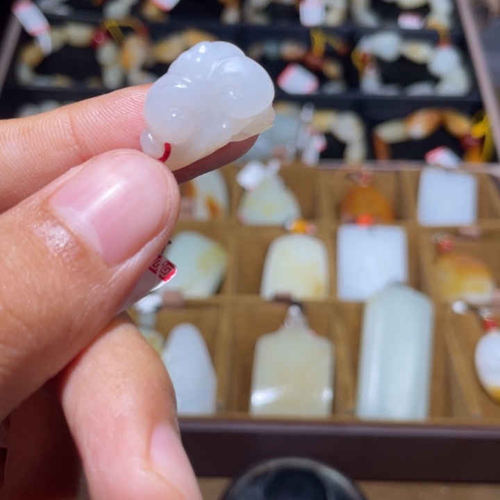 达***达和田玉未镶嵌手链