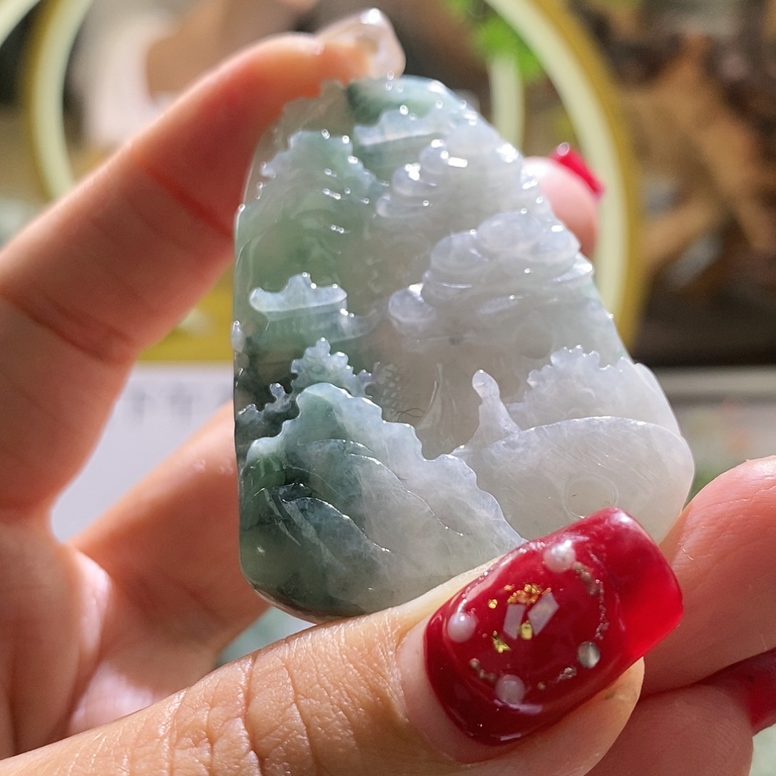 【闪购商品】翡翠颈饰未镶嵌山水