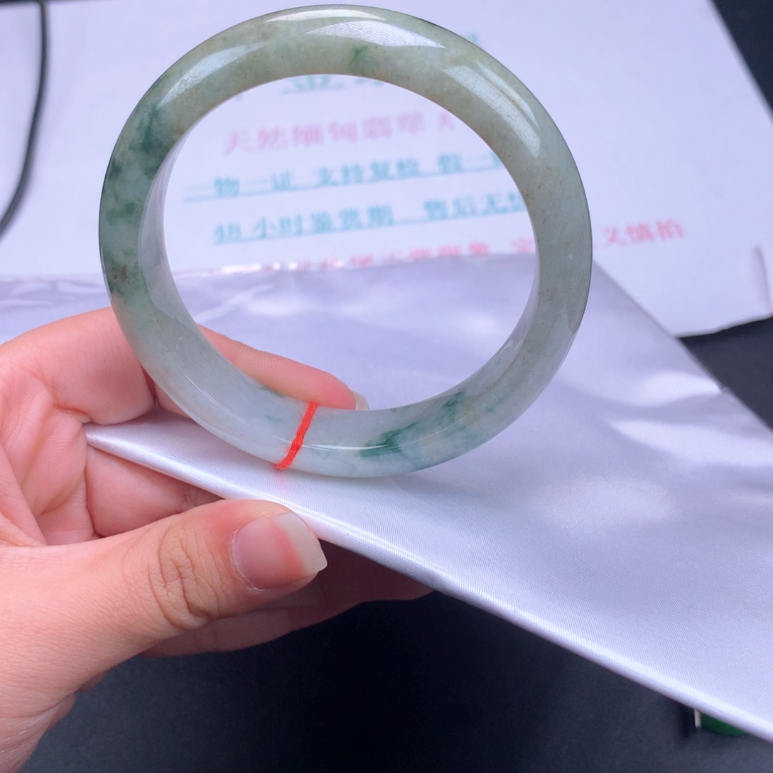 翡翠手镯未镶嵌翡翠手镯