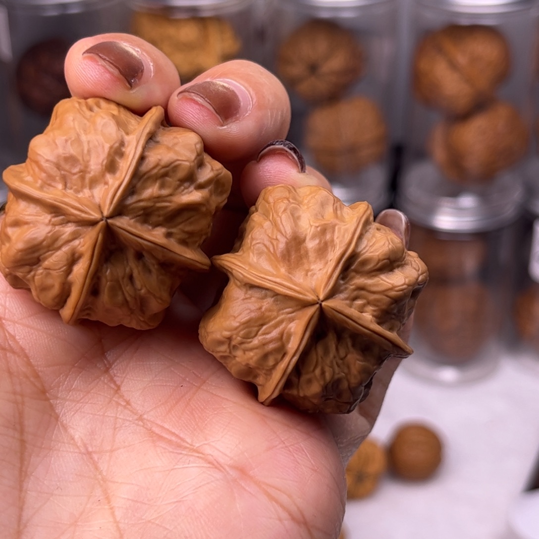 文玩核桃把件疙瘩纹四棱