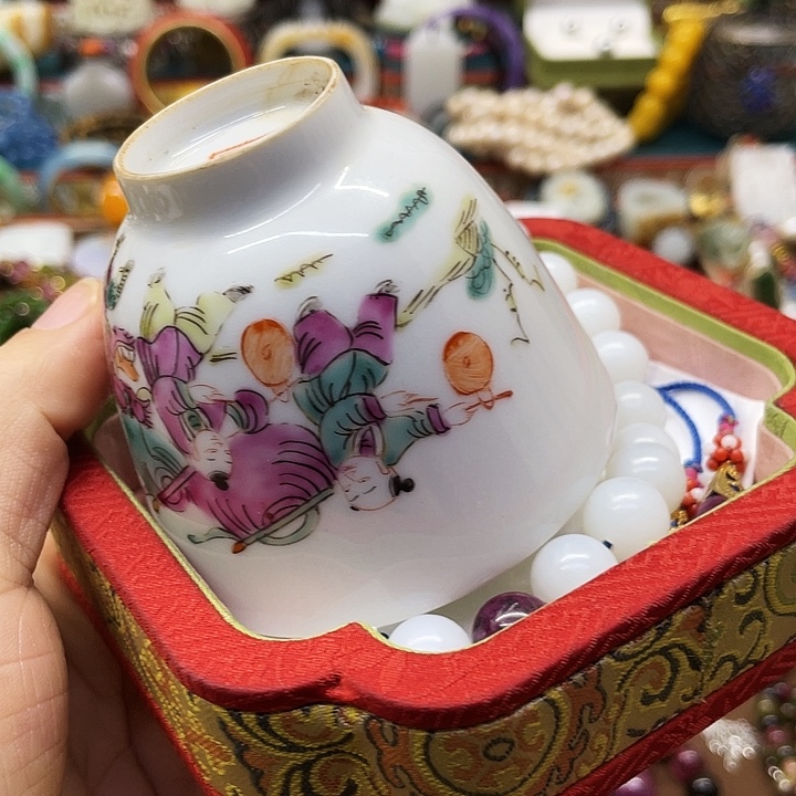 朱***，青花彩绘小主人杯子