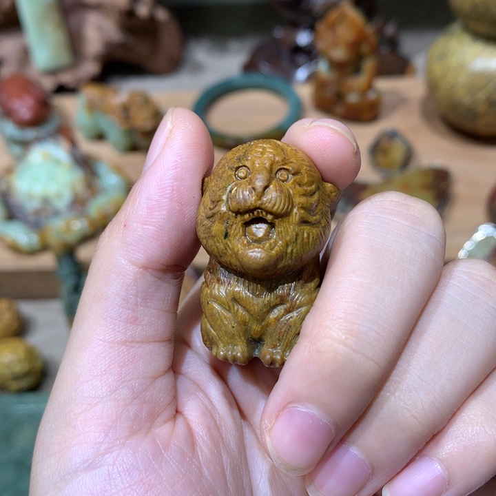未镶嵌岫岩河磨玉（透闪石质玉）把件