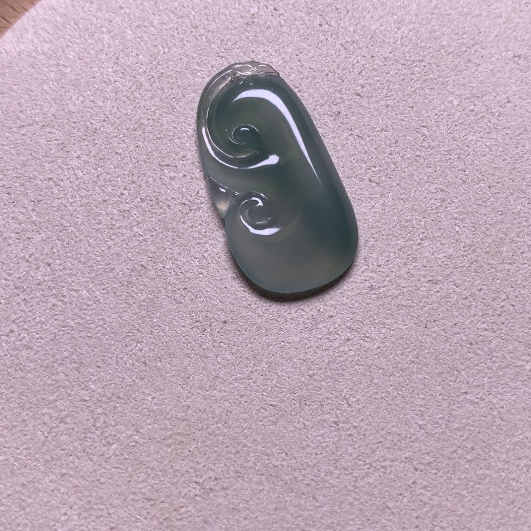 翡翠未镶嵌颈饰糯冰晴底如意