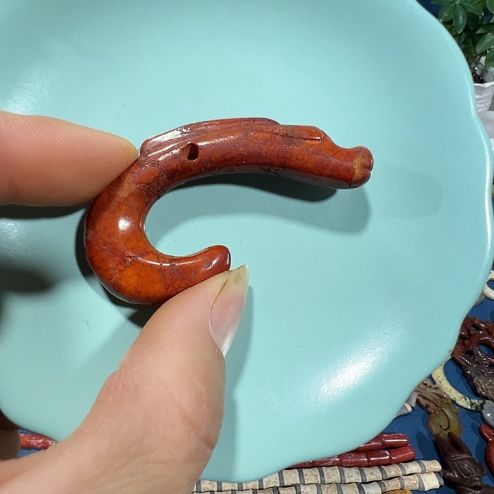 透闪石质玉未镶嵌挂件