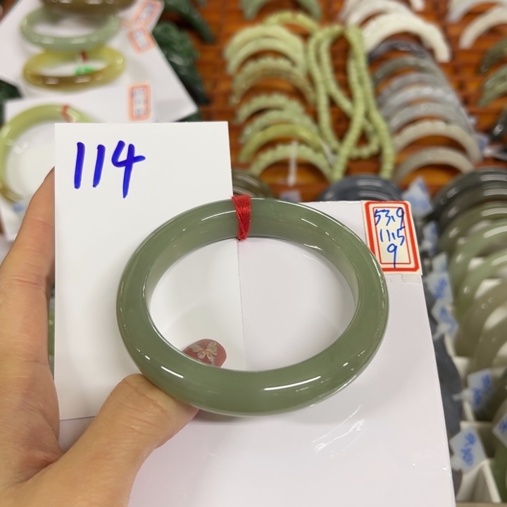 云***ꪝ和田玉未镶嵌手镯